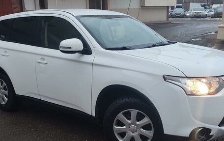 Mitsubishi Outlander III рестайлинг 3, 2014 год, 1 570 000 рублей, 7 фотография