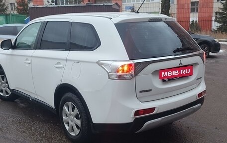 Mitsubishi Outlander III рестайлинг 3, 2014 год, 1 570 000 рублей, 2 фотография