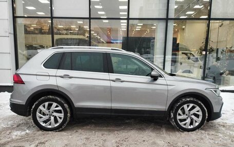 Volkswagen Tiguan II, 2021 год, 3 872 000 рублей, 4 фотография