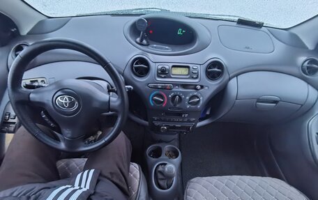 Toyota Yaris I рестайлинг, 2002 год, 380 000 рублей, 26 фотография