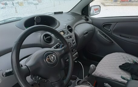 Toyota Yaris I рестайлинг, 2002 год, 380 000 рублей, 27 фотография