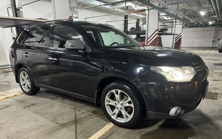 Mitsubishi Outlander III рестайлинг 3, 2013 год, 1 600 000 рублей, 8 фотография