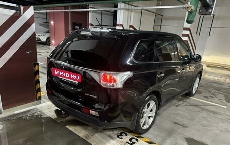 Mitsubishi Outlander III рестайлинг 3, 2013 год, 1 600 000 рублей, 4 фотография