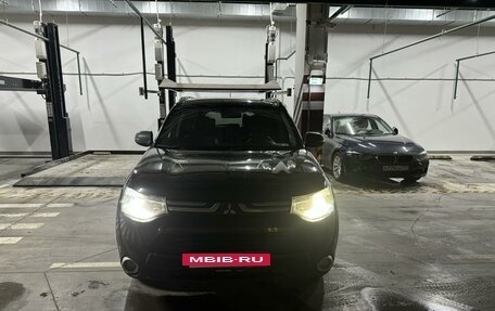 Mitsubishi Outlander III рестайлинг 3, 2013 год, 1 600 000 рублей, 11 фотография