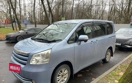 Toyota Noah III, 2008 год, 1 450 000 рублей, 4 фотография