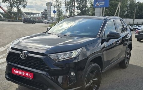 Toyota RAV4, 2021 год, 4 000 000 рублей, 1 фотография