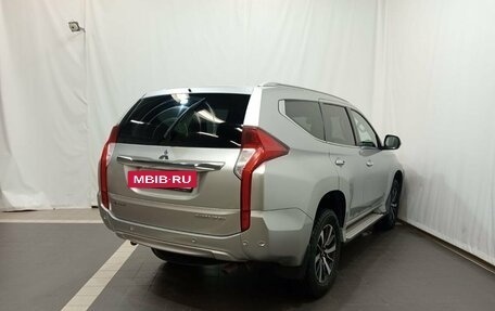 Mitsubishi Pajero Sport III рестайлинг, 2018 год, 2 775 000 рублей, 6 фотография