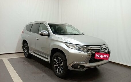 Mitsubishi Pajero Sport III рестайлинг, 2018 год, 2 775 000 рублей, 3 фотография