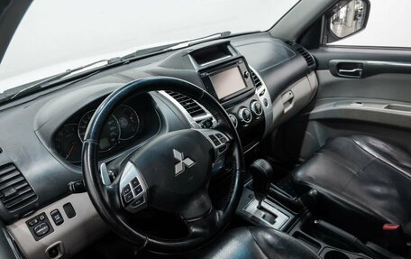 Mitsubishi Pajero Sport II рестайлинг, 2014 год, 1 720 000 рублей, 13 фотография