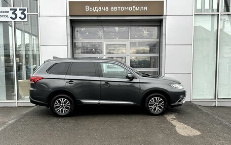 Mitsubishi Outlander III рестайлинг 3, 2017 год, 1 930 000 рублей, 4 фотография