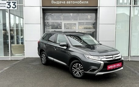 Mitsubishi Outlander III рестайлинг 3, 2017 год, 1 930 000 рублей, 3 фотография