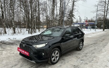 Toyota RAV4, 2021 год, 3 450 000 рублей, 2 фотография