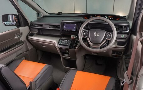 Honda Stepwgn IV, 2020 год, 2 249 000 рублей, 6 фотография