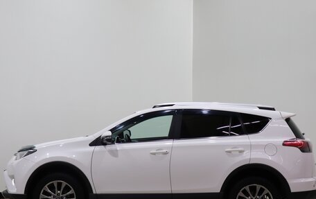 Toyota RAV4, 2018 год, 3 220 000 рублей, 8 фотография