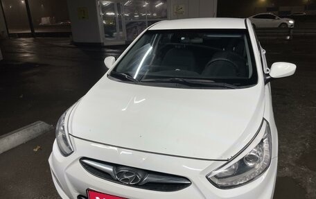 Hyundai Solaris II рестайлинг, 2013 год, 950 000 рублей, 1 фотография