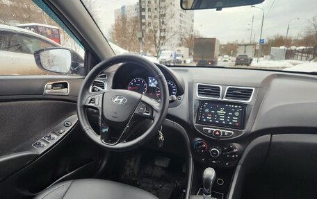 Hyundai Solaris II рестайлинг, 2011 год, 860 000 рублей, 4 фотография