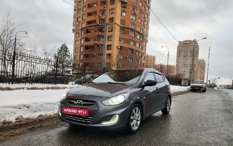 Hyundai Solaris II рестайлинг, 2011 год, 860 000 рублей, 5 фотография