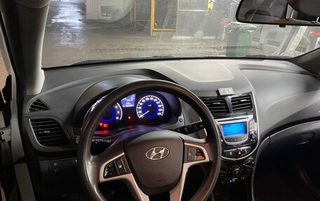 Hyundai Solaris II рестайлинг, 2013 год, 950 000 рублей, 19 фотография