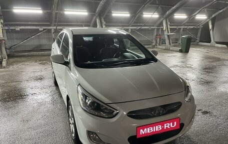 Hyundai Solaris II рестайлинг, 2013 год, 950 000 рублей, 12 фотография