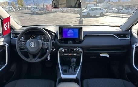 Toyota RAV4, 2024 год, 5 929 000 рублей, 12 фотография