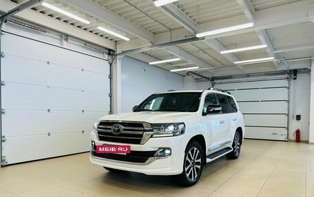 Toyota Land Cruiser 200, 2020 год, 9 899 000 рублей, 2 фотография