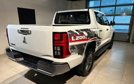 Mitsubishi L200, 2024 год, 6 000 000 рублей, 4 фотография