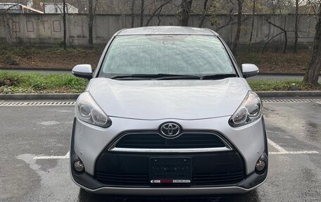 Toyota Sienta II, 2017 год, 1 350 000 рублей, 2 фотография