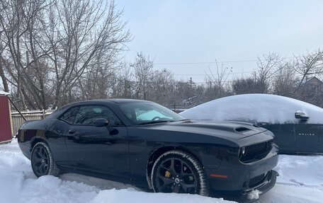 Dodge Challenger III рестайлинг 2, 2018 год, 2 400 000 рублей, 2 фотография