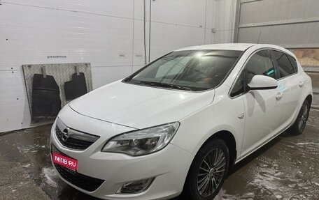 Opel Astra J, 2011 год, 890 000 рублей, 1 фотография