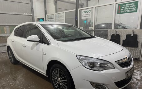 Opel Astra J, 2011 год, 890 000 рублей, 2 фотография