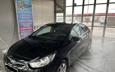 Hyundai Solaris II рестайлинг, 2012 год, 800 000 рублей, 2 фотография