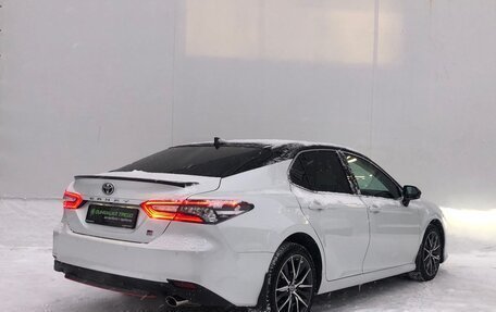 Toyota Camry, 2021 год, 3 470 000 рублей, 5 фотография