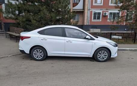 Hyundai Solaris II рестайлинг, 2021 год, 1 715 000 рублей, 4 фотография