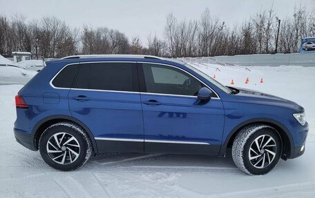 Volkswagen Tiguan II, 2018 год, 2 100 000 рублей, 4 фотография