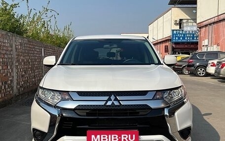 Mitsubishi Outlander III рестайлинг 3, 2021 год, 2 280 000 рублей, 2 фотография