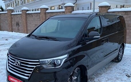 Hyundai Grand Starex Grand Starex I рестайлинг 2, 2018 год, 3 800 000 рублей, 1 фотография