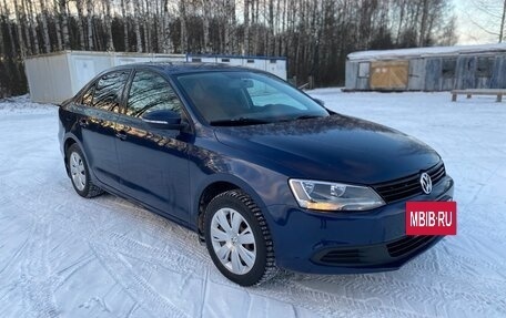 Volkswagen Jetta VI, 2012 год, 990 000 рублей, 3 фотография