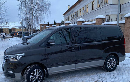 Hyundai Grand Starex Grand Starex I рестайлинг 2, 2018 год, 3 800 000 рублей, 4 фотография