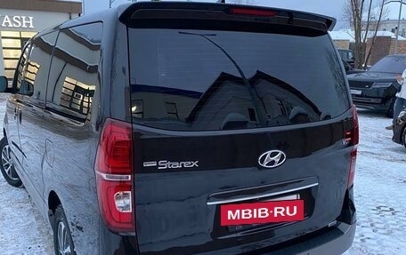 Hyundai Grand Starex Grand Starex I рестайлинг 2, 2018 год, 3 800 000 рублей, 7 фотография