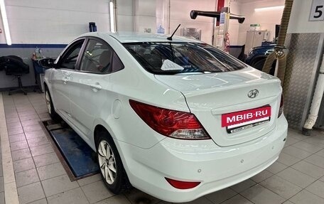 Hyundai Solaris II рестайлинг, 2011 год, 887 000 рублей, 3 фотография