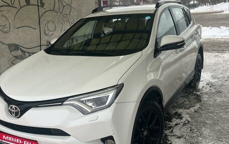 Toyota RAV4, 2018 год, 2 500 000 рублей, 4 фотография