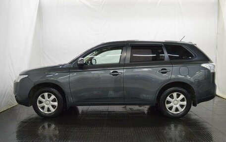 Mitsubishi Outlander III рестайлинг 3, 2013 год, 1 555 000 рублей, 8 фотография