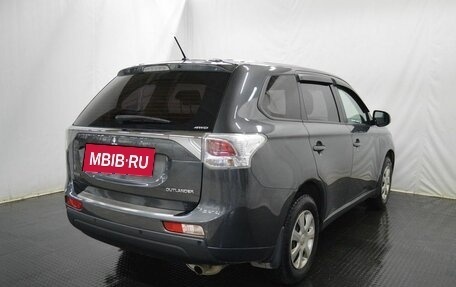 Mitsubishi Outlander III рестайлинг 3, 2013 год, 1 555 000 рублей, 5 фотография