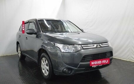 Mitsubishi Outlander III рестайлинг 3, 2013 год, 1 555 000 рублей, 3 фотография