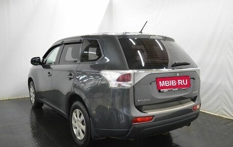 Mitsubishi Outlander III рестайлинг 3, 2013 год, 1 555 000 рублей, 7 фотография