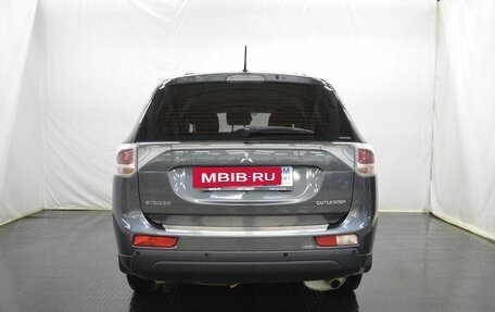 Mitsubishi Outlander III рестайлинг 3, 2013 год, 1 555 000 рублей, 6 фотография