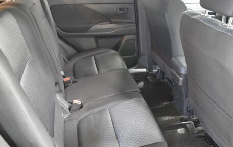 Mitsubishi Outlander III рестайлинг 3, 2013 год, 1 555 000 рублей, 13 фотография