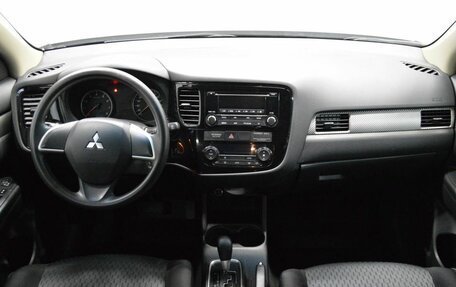 Mitsubishi Outlander III рестайлинг 3, 2013 год, 1 555 000 рублей, 14 фотография