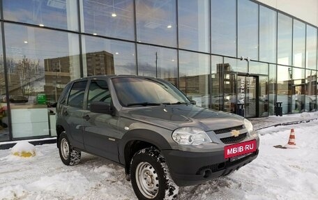 Chevrolet Niva I рестайлинг, 2017 год, 869 000 рублей, 3 фотография