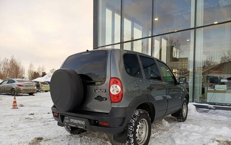 Chevrolet Niva I рестайлинг, 2017 год, 869 000 рублей, 5 фотография